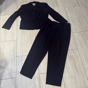 Judith Hart Collection Pant Suit. Purple color size 14